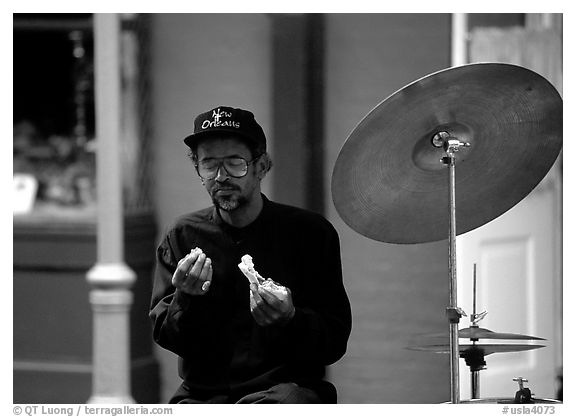 Street musician taking a lunch break, French Quarter. New Orleans, Louisiana, USA (black and white)