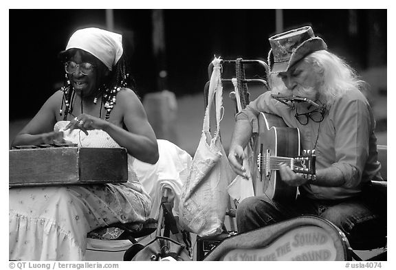 Street musicians, French Quarter. New Orleans, Louisiana, USA (black and white)
