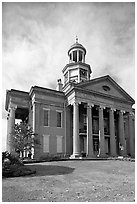 Old courthouse museum. Vicksburg, Mississippi, USA (black and white)