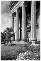 Columns on side of old courthouse museum. Vicksburg, Mississippi, USA ( black and white)