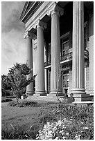 Columns on side of old courthouse museum. Vicksburg, Mississippi, USA (black and white)