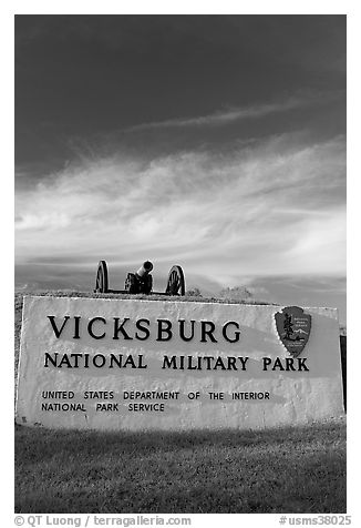 Entrance sign, Vicksburg National Military Park. Vicksburg, Mississippi, USA (black and white)