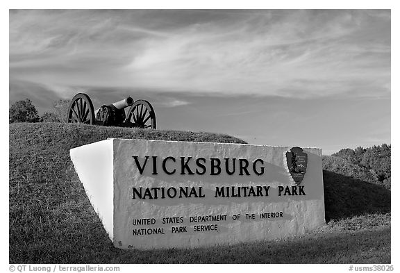 Entrance sign and cannon, Vicksburg National Military Park. Vicksburg, Mississippi, USA