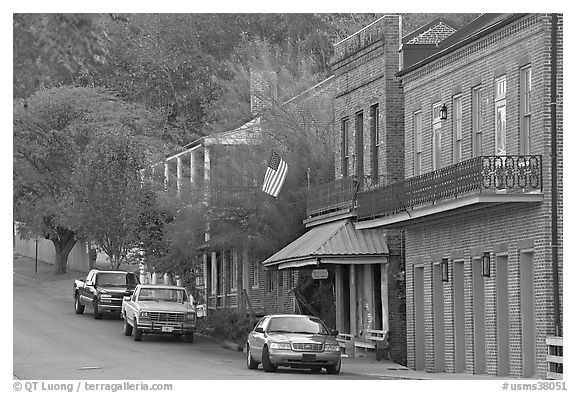 Natchez under-the-hill street. Natchez, Mississippi, USA (black and white)