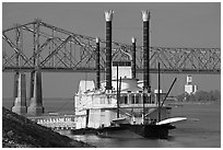 Paddle steamer and bridge. Natchez, Mississippi, USA (black and white)