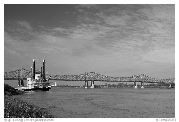 Mississippi River, paddle steamer, and bridge. Natchez, Mississippi, USA (black and white)