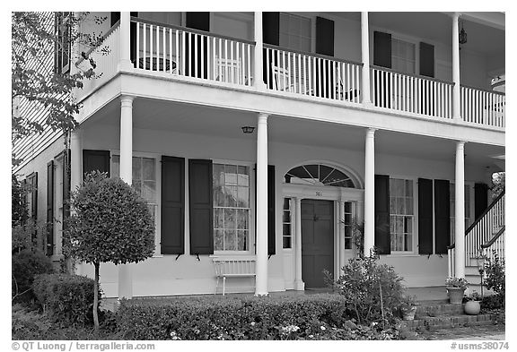 Griffith-McComas house. Natchez, Mississippi, USA (black and white)