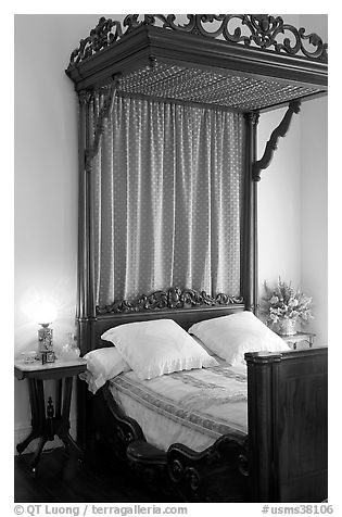 Bed inside Rosalie. Natchez, Mississippi, USA (black and white)