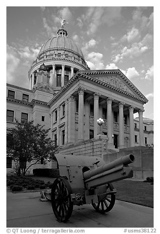 Cannon and Mississippi Capitol at sunset. Jackson, Mississippi, USA (black and white)
