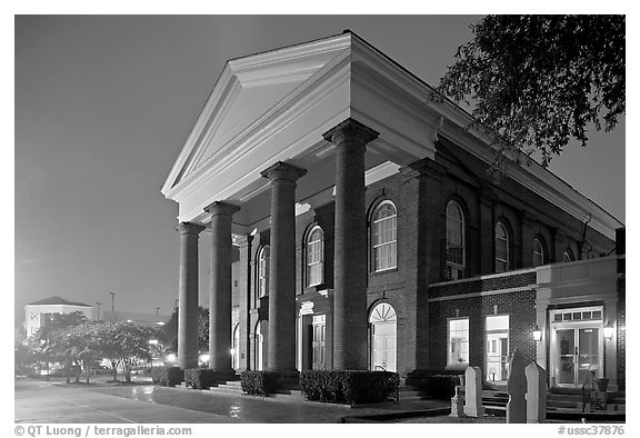 First Baptist Church at night. Columbia, South Carolina, USA (black and white)