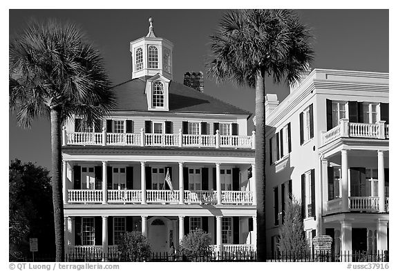 Antebellum house with flag and octogonal tower. Charleston, South Carolina, USA (black and white)