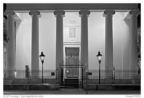 Museum facade at night. Charleston, South Carolina, USA (black and white)
