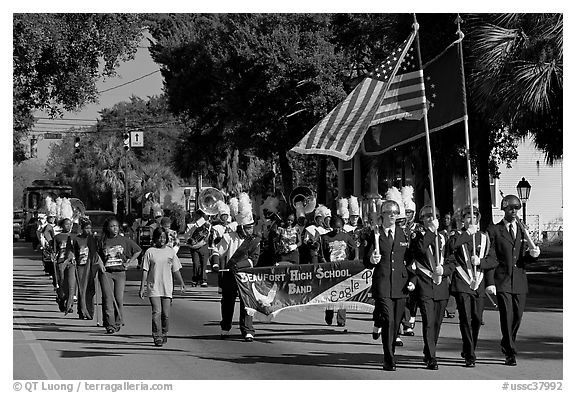 Beaufort high school band during parade. Beaufort, South Carolina, USA (black and white)