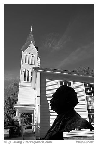 Robert Smalls bust and Tabernacle Baptist Church. Beaufort, South Carolina, USA (black and white)