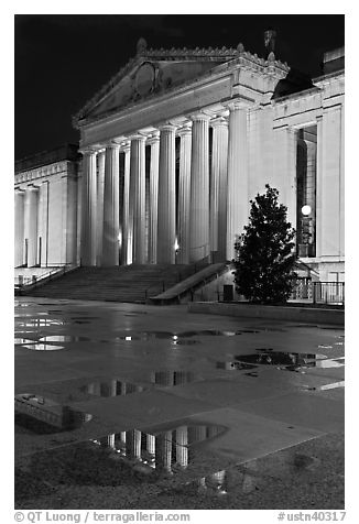 War memorial and reflections by night. Nashville, Tennessee, USA (black and white)