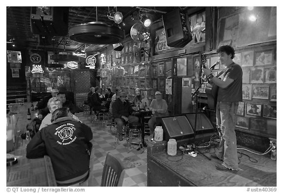 Club with live music performance. Nashville, Tennessee, USA (black and white)