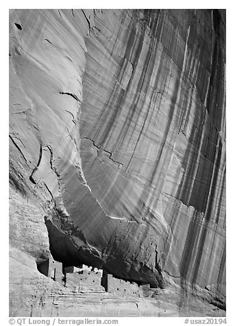 White House Ancestral Pueblan ruins and wall with desert varnish. Canyon de Chelly  National Monument, Arizona, USA (black and white)