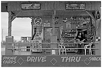 Bonnie's drive-through convenience store. Arizona, USA (black and white)