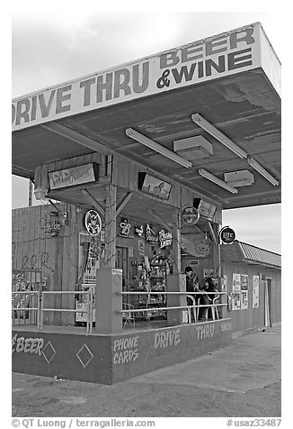 Drive-through beer and wine store. Arizona, USA (black and white)