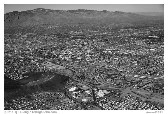 Aerial view of downtown Tucson and Rincon Mountains. Tucson, Arizona, USA (black and white)