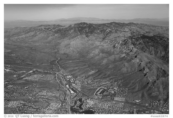 Aerial view of Tucson edges and Rincon Mountains. Tucson, Arizona, USA (black and white)