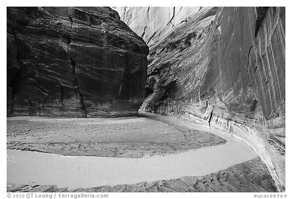 Bend of the Paria River in Paria Canyon. Vermilion Cliffs National Monument, Arizona, USA (black and white)