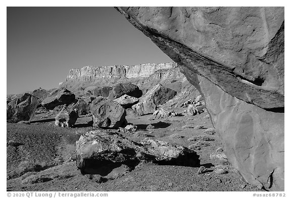 Overhanging boulder and cliffs. Vermilion Cliffs National Monument, Arizona, USA