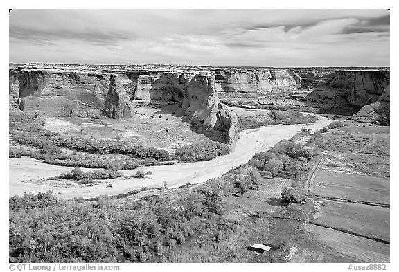 Canyon de Chelly from Tsegi Overlook, mid-morning. Canyon de Chelly  National Monument, Arizona, USA (black and white)