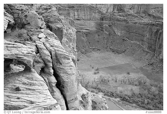Canyon de Chelly seen from Spider Rock Overlook. Canyon de Chelly  National Monument, Arizona, USA (black and white)