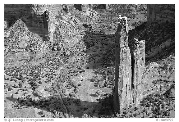 Spider Rock. Canyon de Chelly  National Monument, Arizona, USA (black and white)