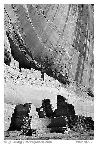 White House Ancestral Pueblan ruins. Canyon de Chelly  National Monument, Arizona, USA (black and white)