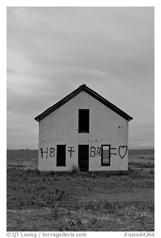 Abandoned house at dusk, Mosca. Colorado, USA (black and white)