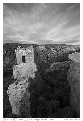 Stronghold House on rim of Little Ruin Canyon. Hovenweep National Monument, Colorado, USA (black and white)