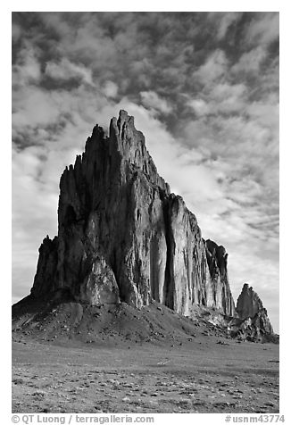 Shiprock (Tse Bit Ai). Shiprock, New Mexico, USA (black and white)