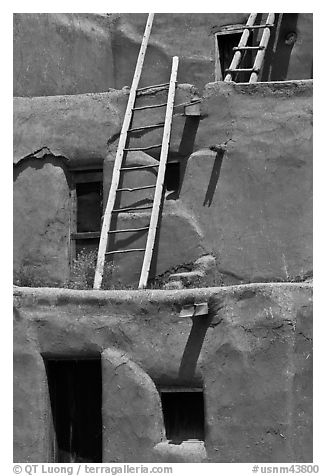 Communal houses of adobe. Taos, New Mexico, USA (black and white)