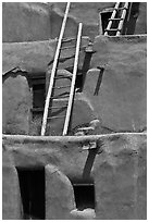 Communal houses of adobe. Taos, New Mexico, USA (black and white)