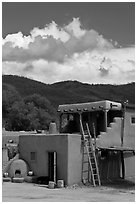 Pueblo house. Taos, New Mexico, USA (black and white)