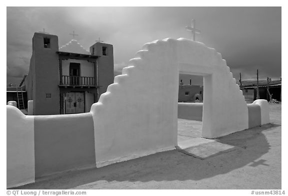 San Geronimo (St Jerome) church. Taos, New Mexico, USA (black and white)