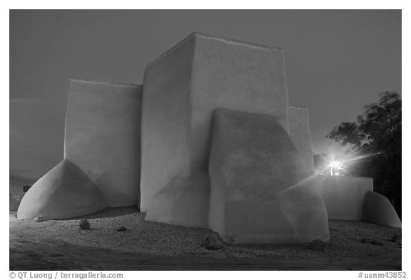 San Francisco de Asisis mission buttresses at night, Rancho de Taos. Taos, New Mexico, USA (black and white)