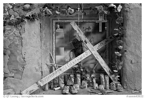 Niche with miscellenous ex-votoes, Sanctuario de Chimayo. New Mexico, USA (black and white)