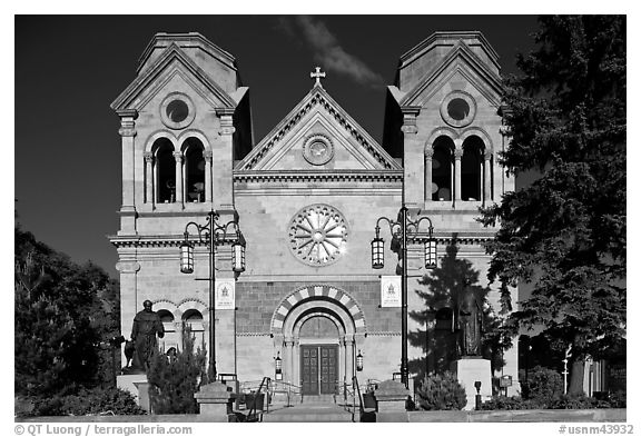 Cathedral St Francis, afternoon. Santa Fe, New Mexico, USA (black and white)