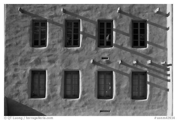 Detail of architecture in pueblo style, American Indian art museum. Santa Fe, New Mexico, USA