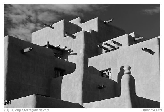 Pueblo style Loreto Inn. Santa Fe, New Mexico, USA (black and white)