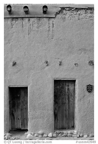 Facade detail of building considered oldest house in america. Santa Fe, New Mexico, USA (black and white)