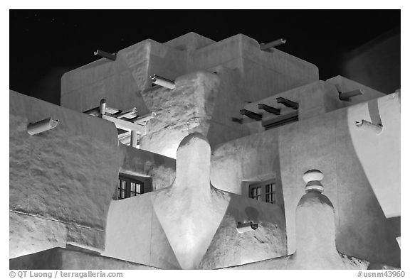 Detail of pueblo style architecture of Loreto Inn. Santa Fe, New Mexico, USA (black and white)