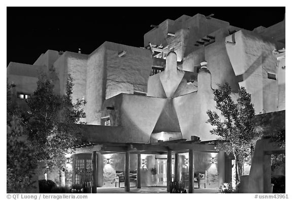 Loreto Inn by night. Santa Fe, New Mexico, USA (black and white)
