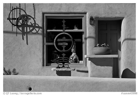 Canyon road art gallery detail. Santa Fe, New Mexico, USA (black and white)