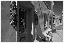 Ristras hanging in front of art gallery, Canyon Road. Santa Fe, New Mexico, USA (black and white)