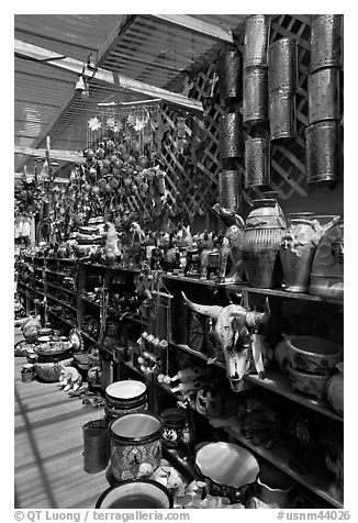 Souvenirs store. Santa Fe, New Mexico, USA (black and white)