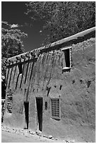 Casa Vieja de Analco. Santa Fe, New Mexico, USA ( black and white)